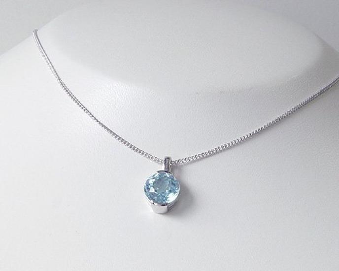 SV925 Large Blue Topaz Pendant Necklace, 9.0mm Round Cut, 2.7 Carat [Gift Wrapped]