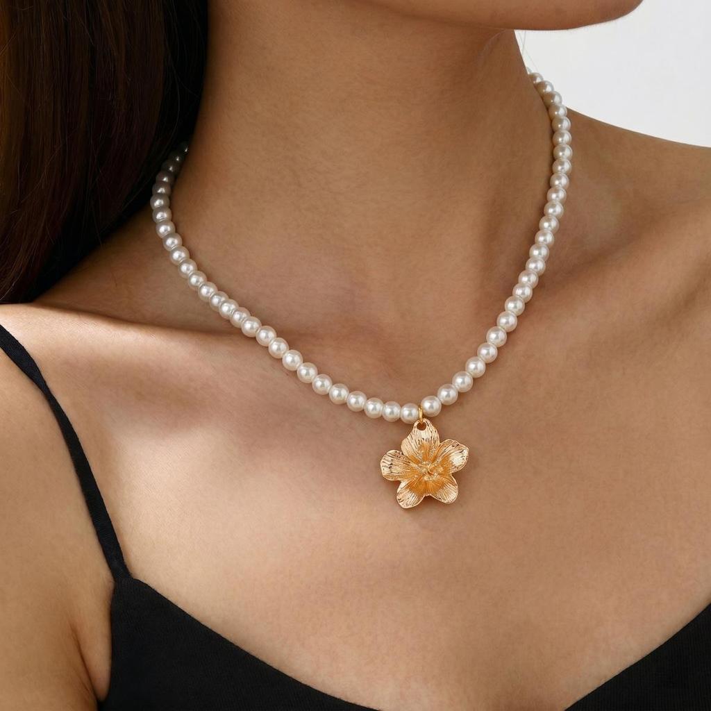 Elegant French Pearl Alloy Flower Pendant Necklace for Women - High-end Luxury Clavicle Chain