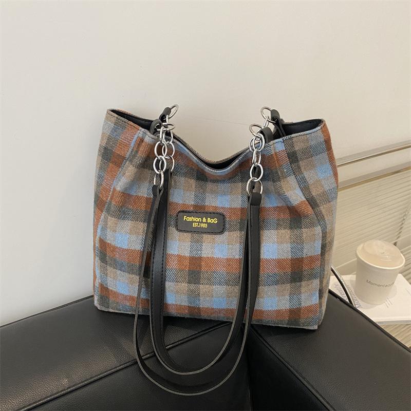 Casual Niche Woolen Plaid Bag Women's 2025 New Autumn and Winter Versatile Messenger Bag Fashion Shoulder Tote Bag