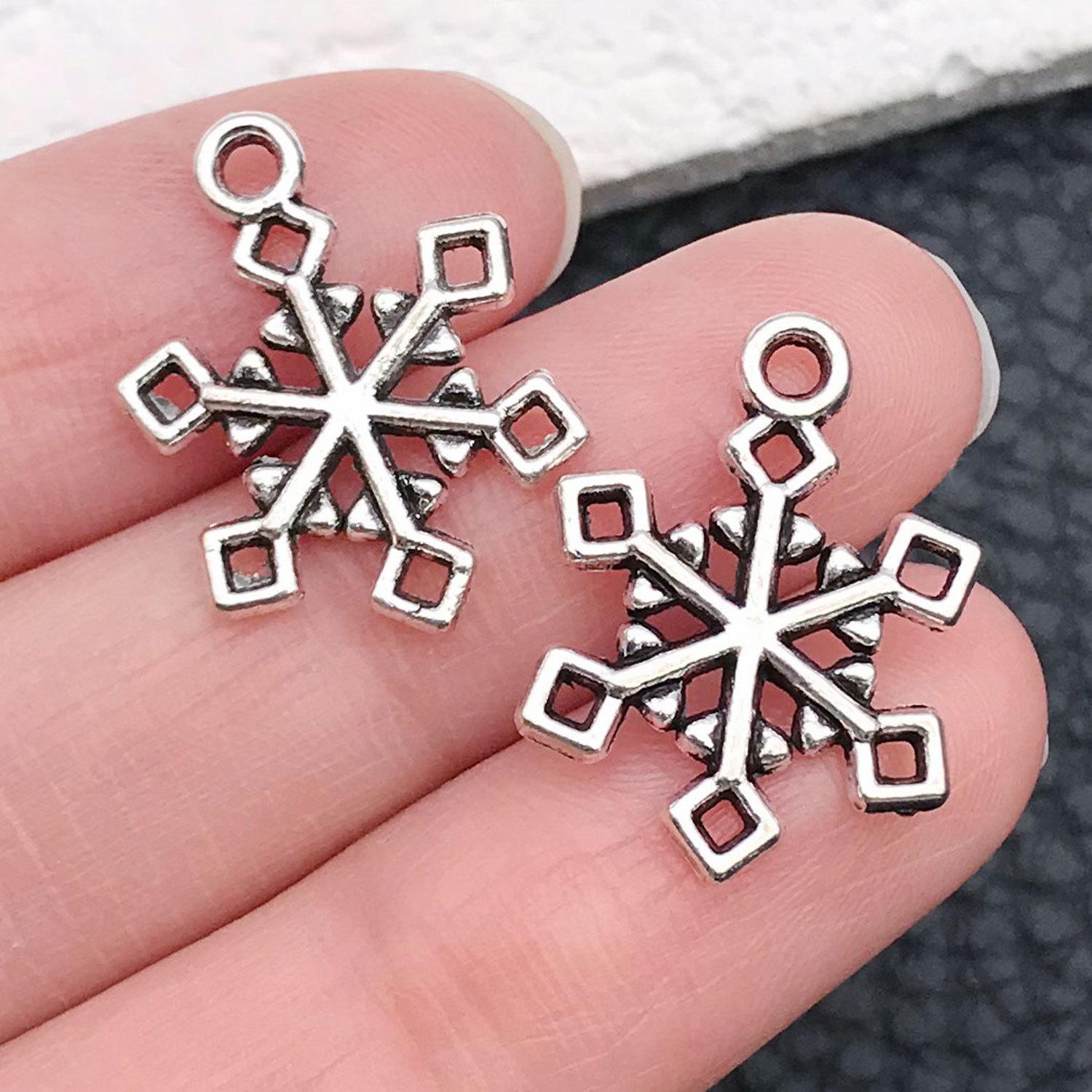 

Подвеска-снежинка из тибетского серебра для изготовления украшений и браслетов своими руками