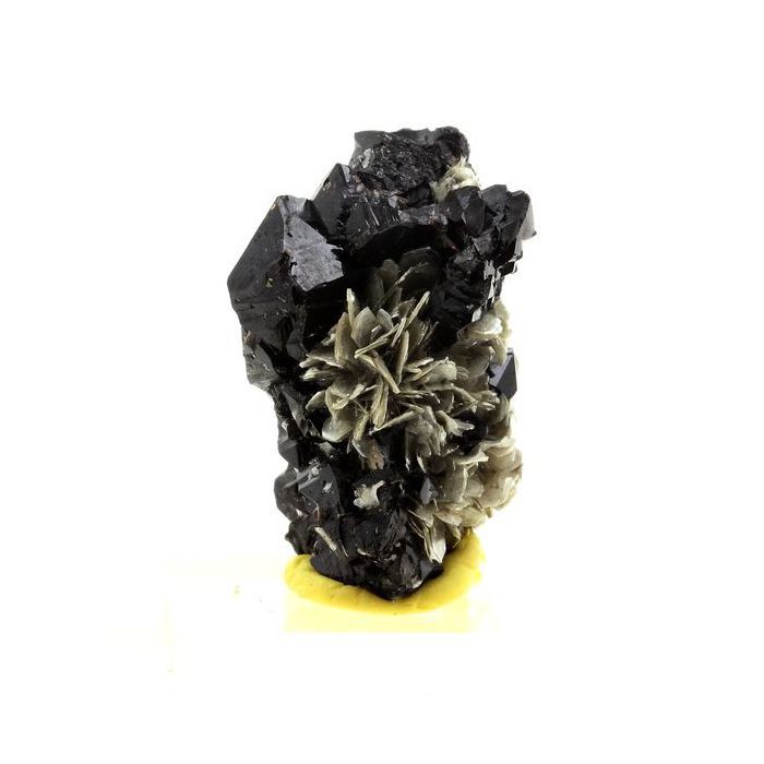 Pierres et Minéraux. Cassiterite, Muscovite. 130.0 ct. Pingwu beryl mine, Mianyang, Sichuan, Chine.