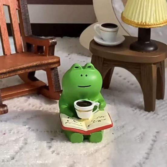 Mini Frog Figurine Resin Frog Sculpture with Rocking Chair Small Healing Frog Ornament for Car Interior Home Office Desktop