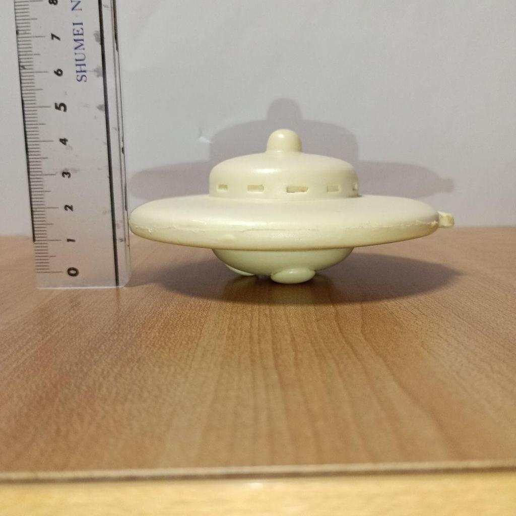 [USED] X Alien Flying Saucer Figure