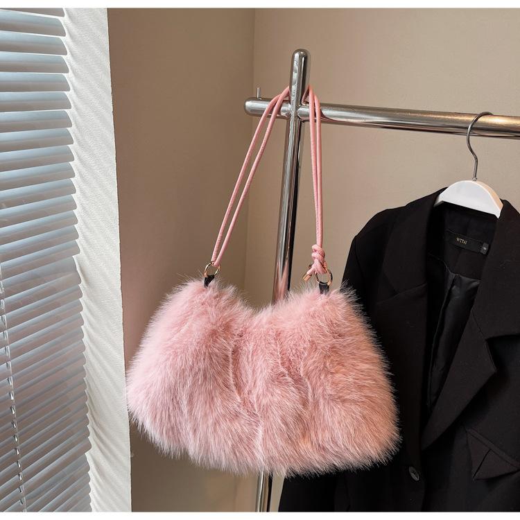 2025 new trendy fashion autumn and winter plush bag versatile large capacity underarm women's bag Korean version niche shoulder messenger bag