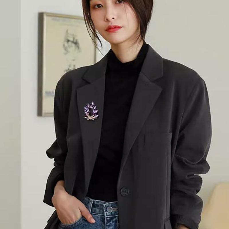 Elegáns lila virágos bross klasszikus luxus üzleti öltöny tű női lányoknak sokoldalú bross ruházati kiegészítők