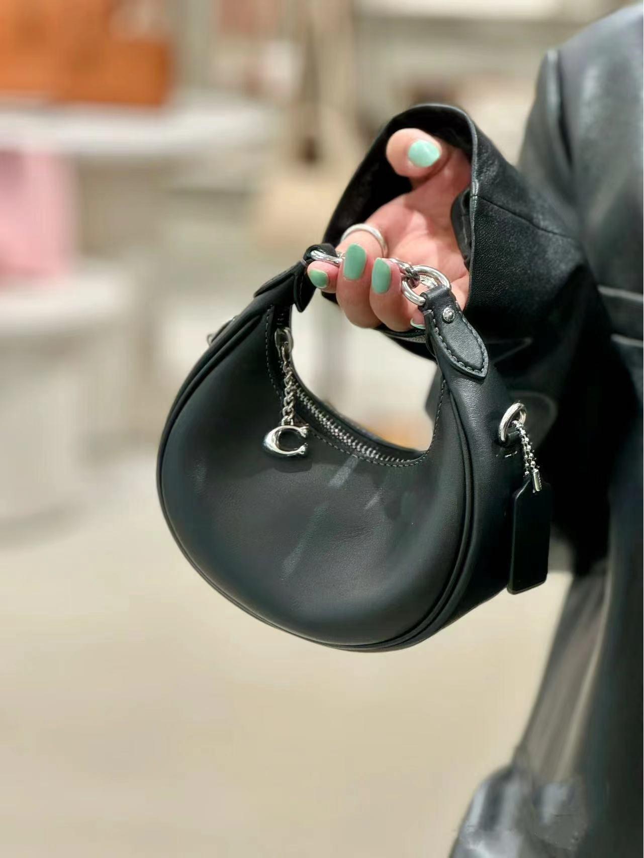

2024 Koujia Jonie Mini Half-Moon Crossbody Leather Bag - женская сумка для переноски и ношения на плече 15 x 7 x 6 cm чёрный
