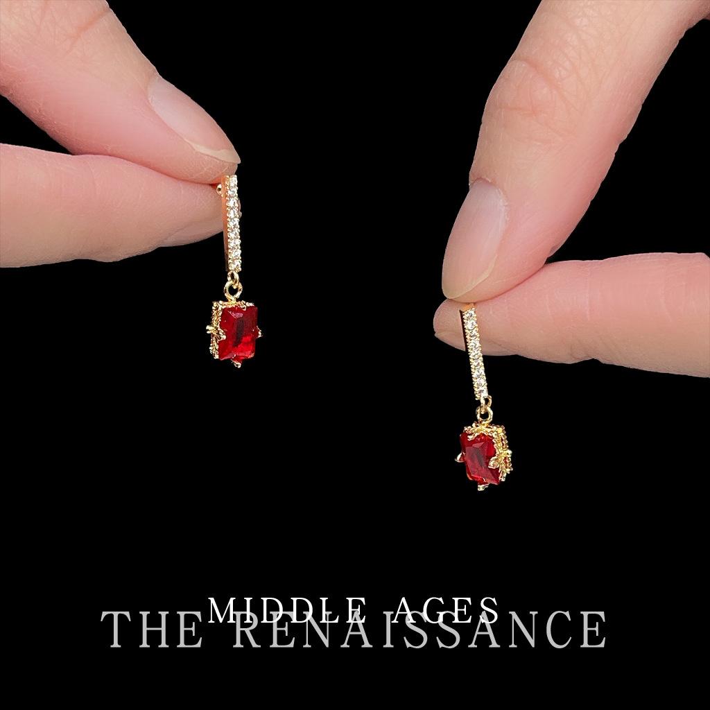 

Medieval geometric square burgundy zircon earrings French court style literary and retro earrings women