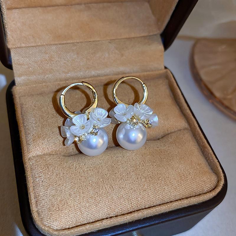 

Sweet Women s Earrings Korean Edition Shell Flower Basket Pearl Crystal Small Flower Light Luxury Soft Ear Buckle Earrings Egirl