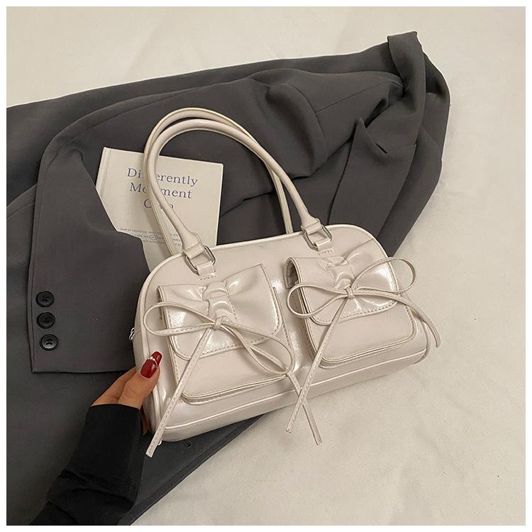 

Винтажная премиальная сумка-багет под мышкой женская 2025 новая весна-лето универсальная нишевая плечевая сумка белый