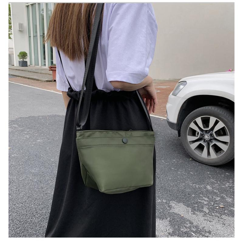 Kadın Crossbody Çanta için Modaya Uygun Tasarım Çok Yönlü Mini Su Geçirmez Kumaş Çanta Basit Omuz Çantası