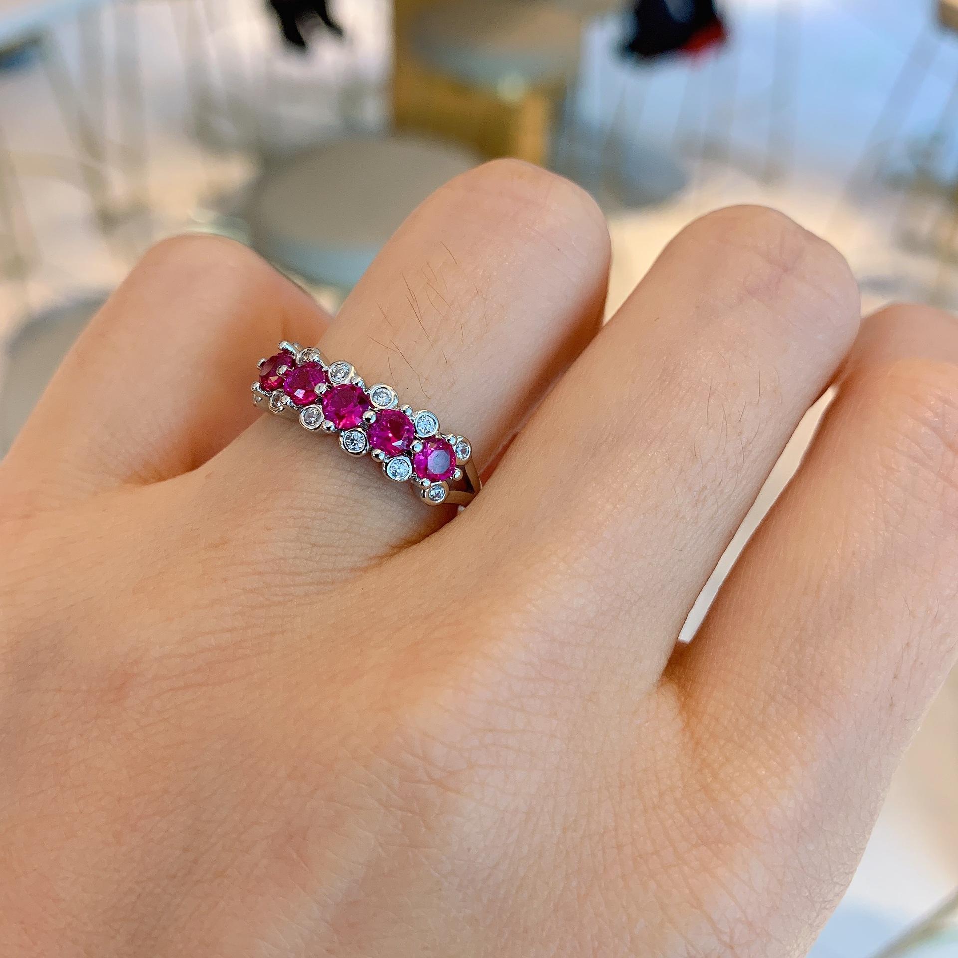 Простое цветное имитационное микро-инкрустированное ювелирное кольцо с товарами