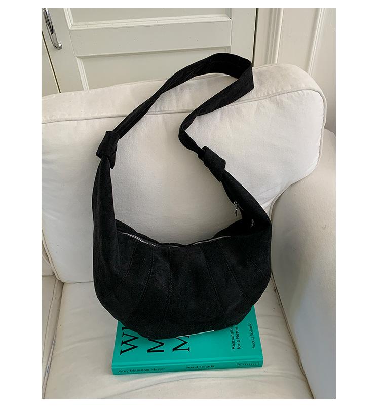 

Сумка-кроссбоди в форме круассана, нишевый дизайн, большая вместимость, непринужденный стиль, сумка-пельмень чёрный