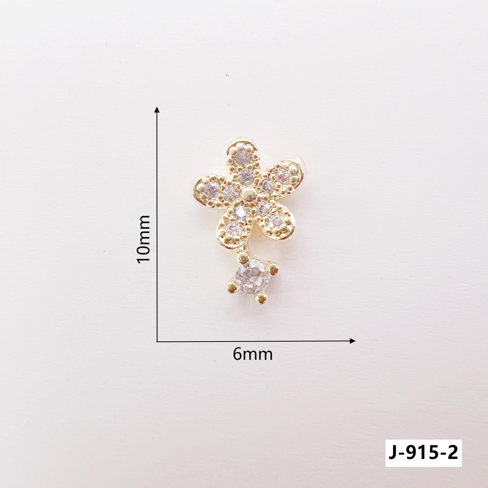 Heart-Shaped Zircon Bow Nail Art: Super Shiny Diamond Decorations Large heart-shaped nail accessory