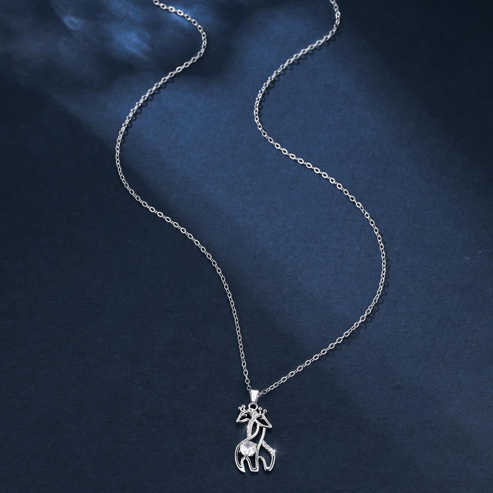 European and American Mother and Child Giraffe Necklace Hollowed-out, Rhinestone-studded Animal Pendant