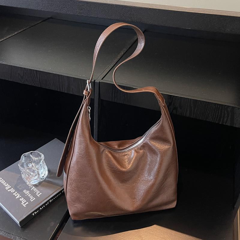 High-End Retro Crossbody Tote: Versatile, Trendy, Large Capacity for Women - Perfect for Class and Commute