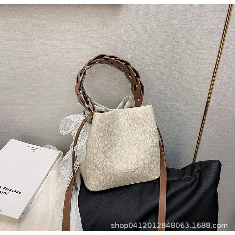 

Spring and summer new 2025 Korean niche siu mai bag woven portable bucket bag fashionable and high-end exquisite messenger bag