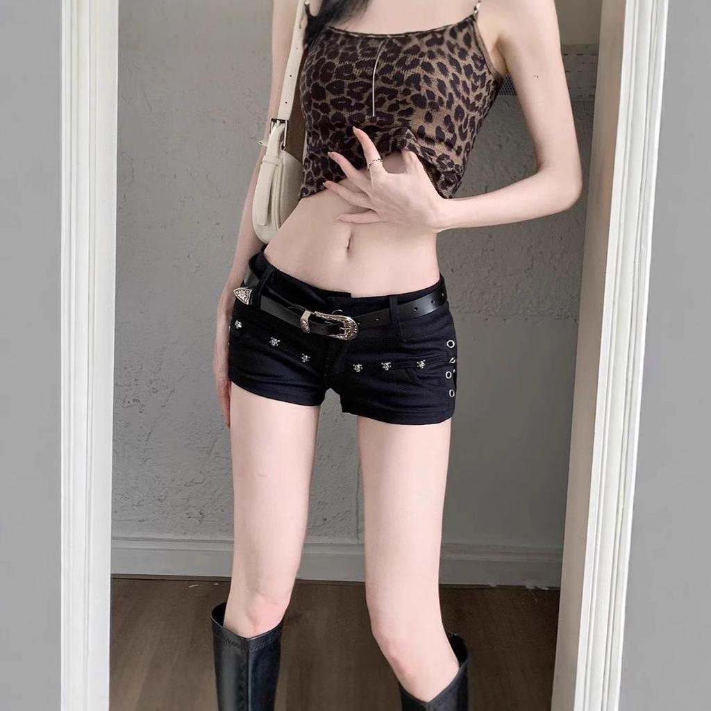 Pantalones cortos de verano negros súper cortos de cintura baja para mujer - Adelgazantes, Versátiles, Ajustados a la cadera