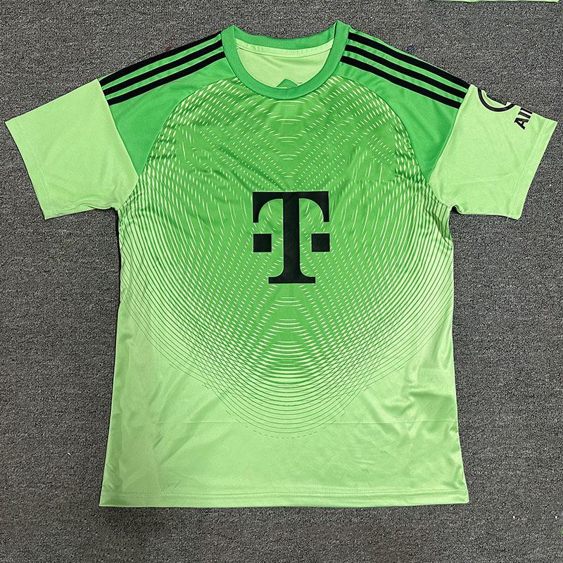 2526 Bayern treniņkrekls fanu versija īsām