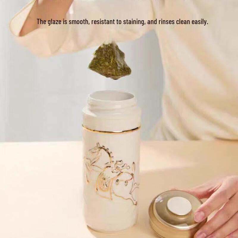 Qian Tang Xuan Auspicious Hand-Painted Gold Ceramic Travel Mug