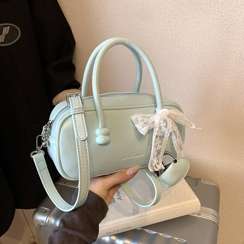 Large capacity bag women's spring and summer retro 2025 new casual messenger bag versatile portable work commuter pillow bag