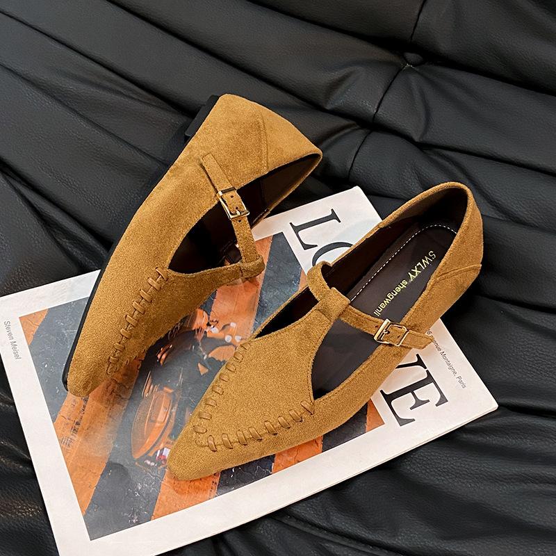 2025 autumn French retro versatile pointed single shoes women's inner height increase beautiful niche flat Mary Jane shoes