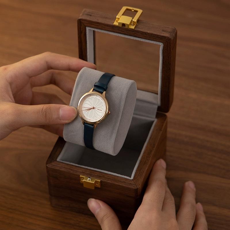 Walnussholz Uhrenbox mit transparentem Deckel - Elegante Aufbewahrung für mechanische Armbanduhren