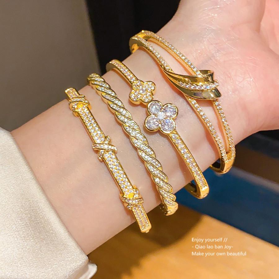 Fashion Leaf Charm Bracelet With Zirconia And Goldplated Copper For Women