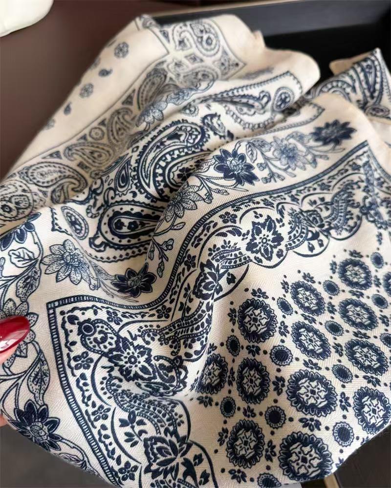 Fashion Women's Scarf, Premium Imitation Silk, Retro Paisley Print, Lightweight Neck Scarf for Work & Streetwear