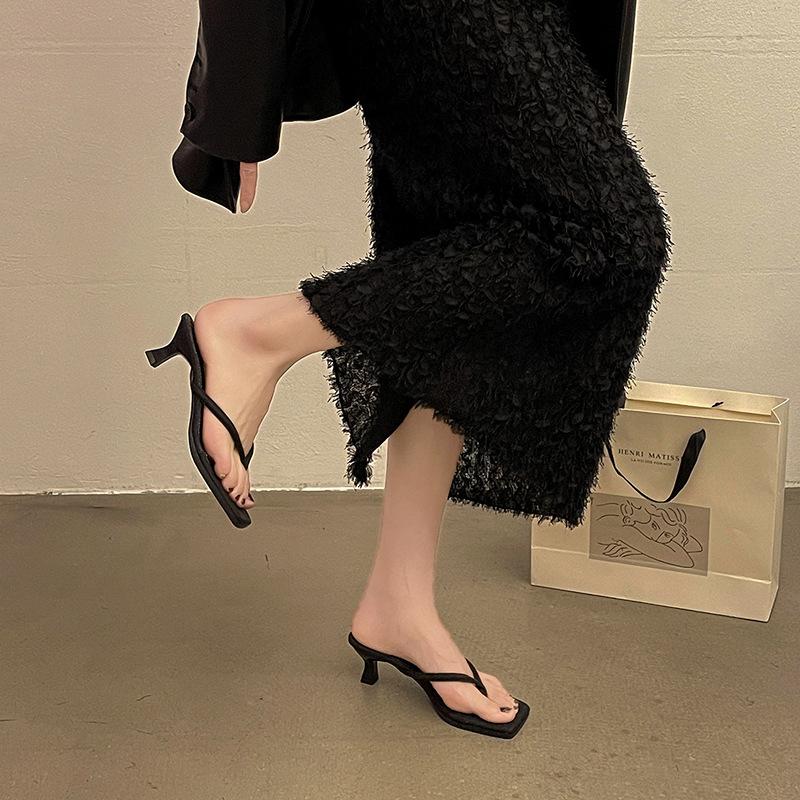 Flip-flops Toe Slippers Female Summer 2025 European and American Square Head Internet Celebrity Cool Slippers Thin Heel White High Heels Versatile