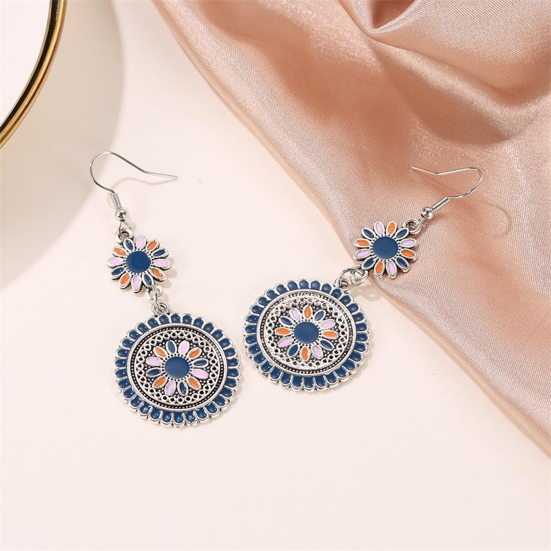Ethnic Style Colorful Drip Oil Daisy Dangle Earrings with Vintage Court Style Carved Floral Totem In Alloy.