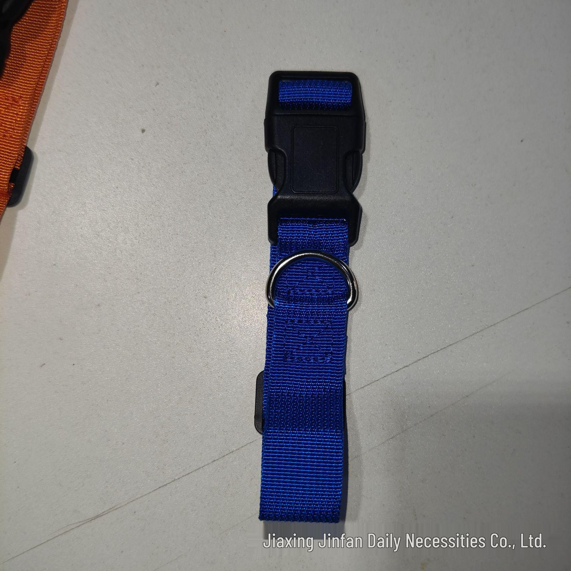 

Регулируемый уличный ошейник для собаки и прочный поводок для путешествий L: 35-55cm синий