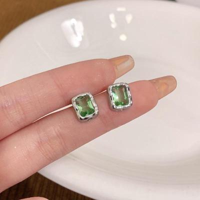 Brincos Quadrados Elegantes de Zircônia Verde para Mulheres - Sofisticados, Versáteis Tendência 2025