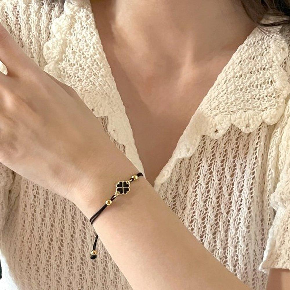 [Divatail] [Gift Wrapping] Lucky Four-Leaf Clover Knot Bracelet (2 Colors)