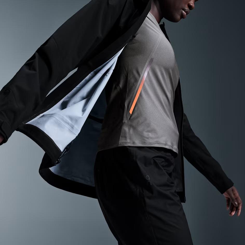 On Trek Waterproof Breathable Lightweight Durable Lg Sleeve Jacket Women jackets Black 1WE10380553