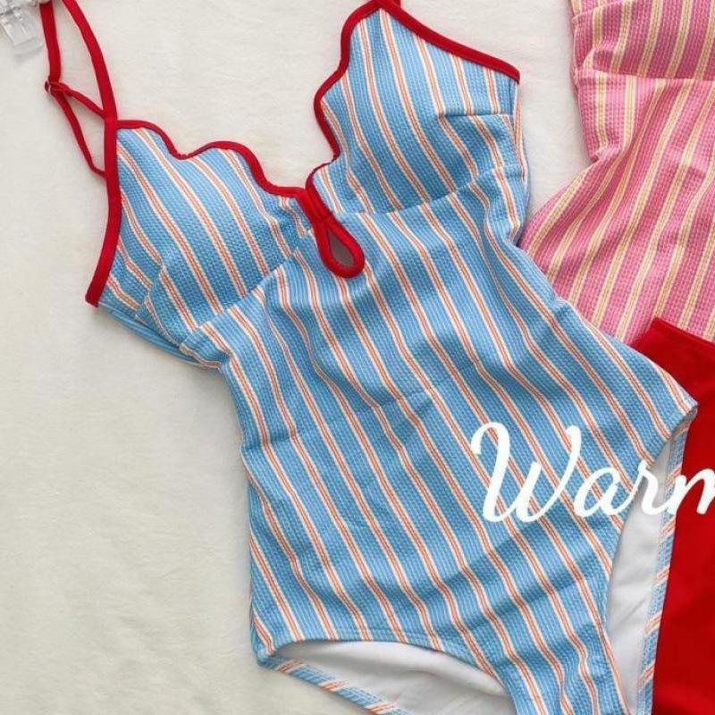 

[Blueberry sparkling water] Small fresh and pure stripes, simple and advanced sense, beautiful back, vacation one-piece swimsuit, conservative summer M