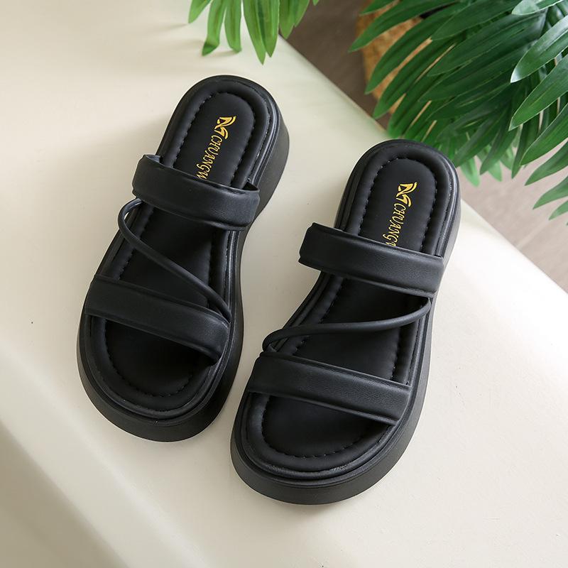 688-10 Two women in cool slippers 2025 new summer fairy wind flat bottom one-word drag Roman beach sandals