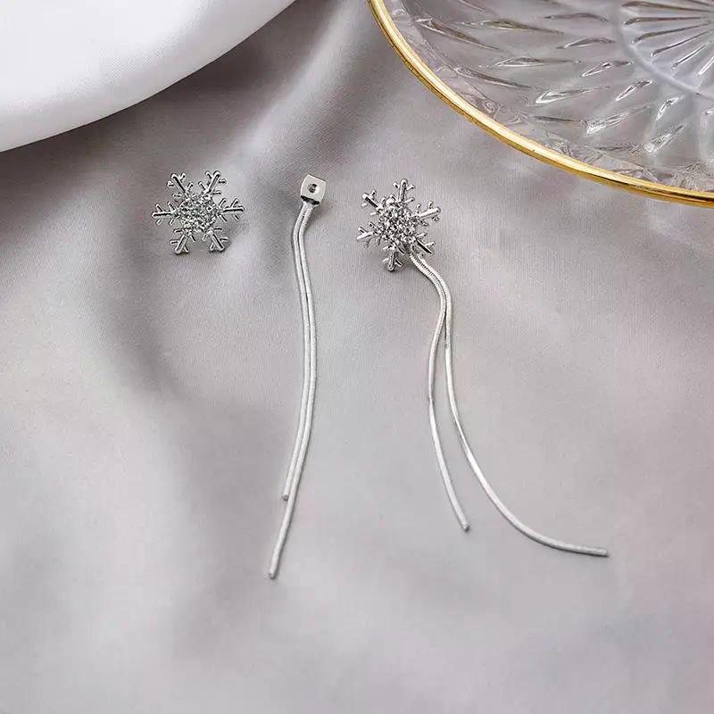 Kolczyki wiszące płatki śniegu w kolorze srebrnym Eleganckie metalowe kolczyki wiszące z łańcuszkiem i frędzlami dla kobiet Biżuteria modowa Prezent na Boże Narodzenie