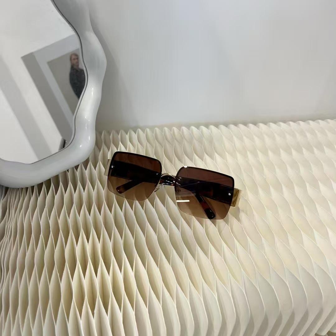 

Square Shape Women Sunglasses Korean Fashion UV Protection Women s Sun Glasses Travelling Photographing Men Sunglass