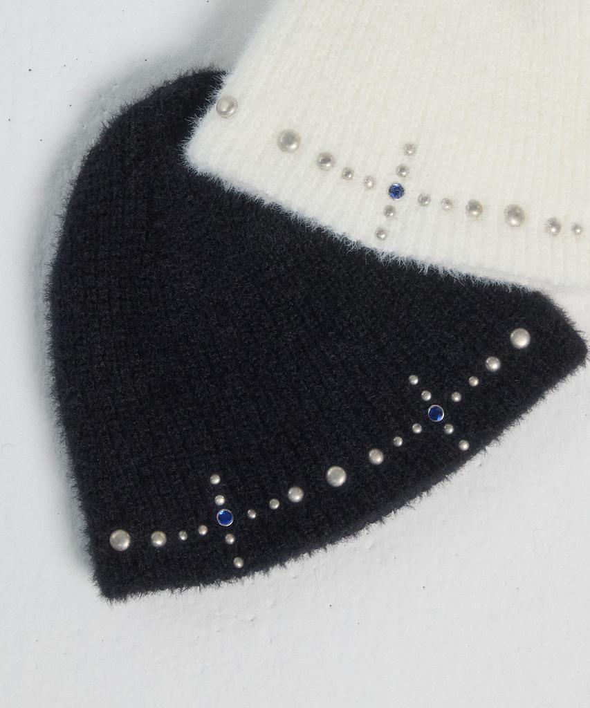 OOH-AHH Cross Stud Beanie (Black)