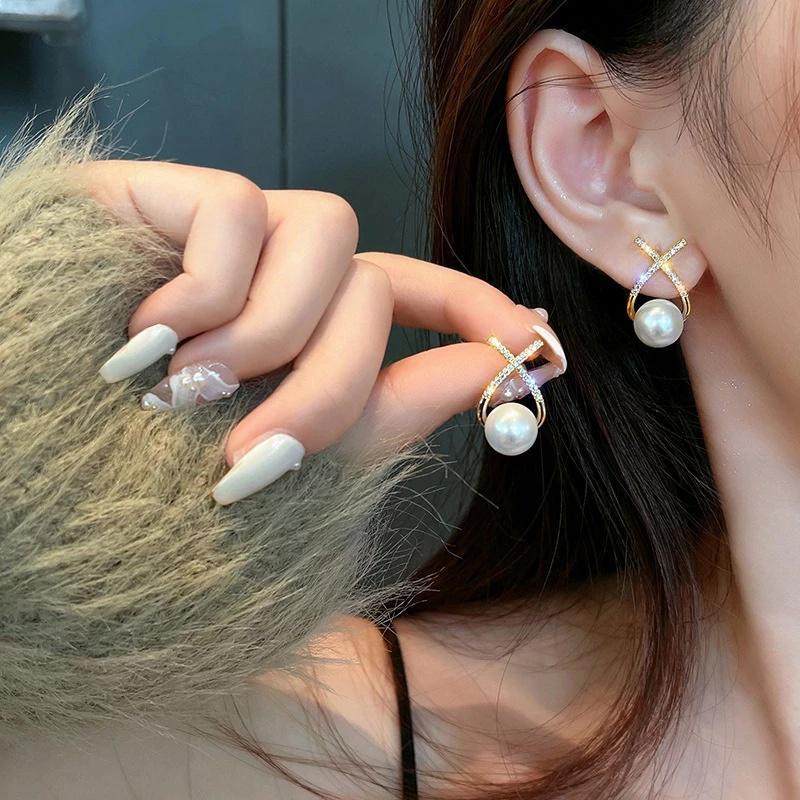 New Inlaid Rhinestone Pearl Stud Earrings Shiny Personality Fashion Unique Design Earrings for Women Party Wedding Jewelry