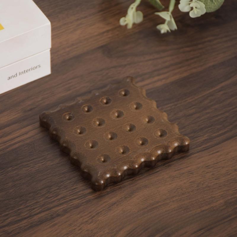 

Creative Small Biscuits Modeling Coaster Solid Wood Household Dining Table Dishes Insulation Mat Wooden Coffee Cup Mug Coaster 9X9CM