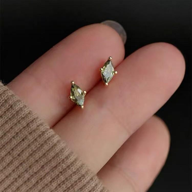 Female Mini Minimalist Temperament, Compact and Exquisite Earrings