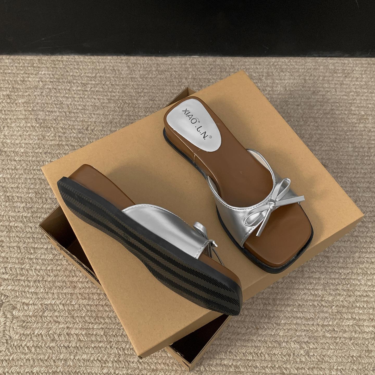 

White retro wedge heel heightened one-word slippers for women s summer wear 2025 new models with skirts French cool slippers 40 серебряный