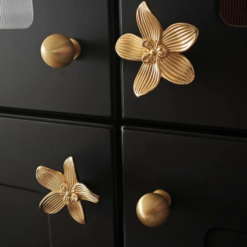 New 1/2Pcs Flower Drawer Handles Creative Petal Kitchen Cabinet Pull Buckle Furniture Wardrobe Door Decor Accessories