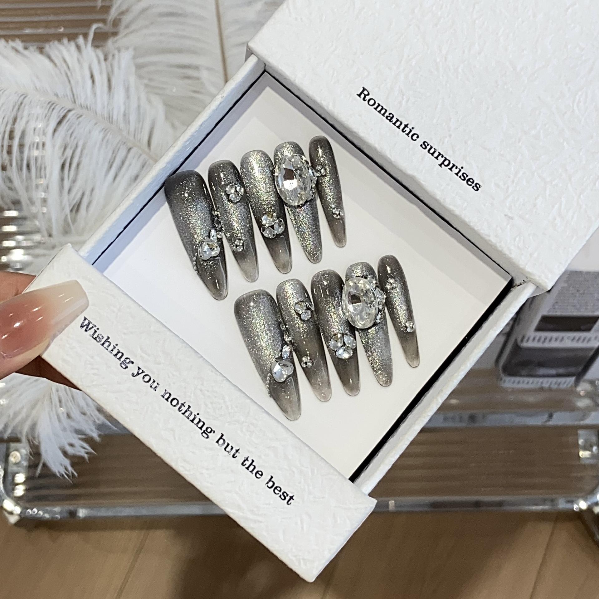 

Высококлассный Легкая Роскошь Серебристый Блестящий Косой Разбитое Сердце Любовь Бриллиант Сладкий Крутой Черный Мэри Пэтч L