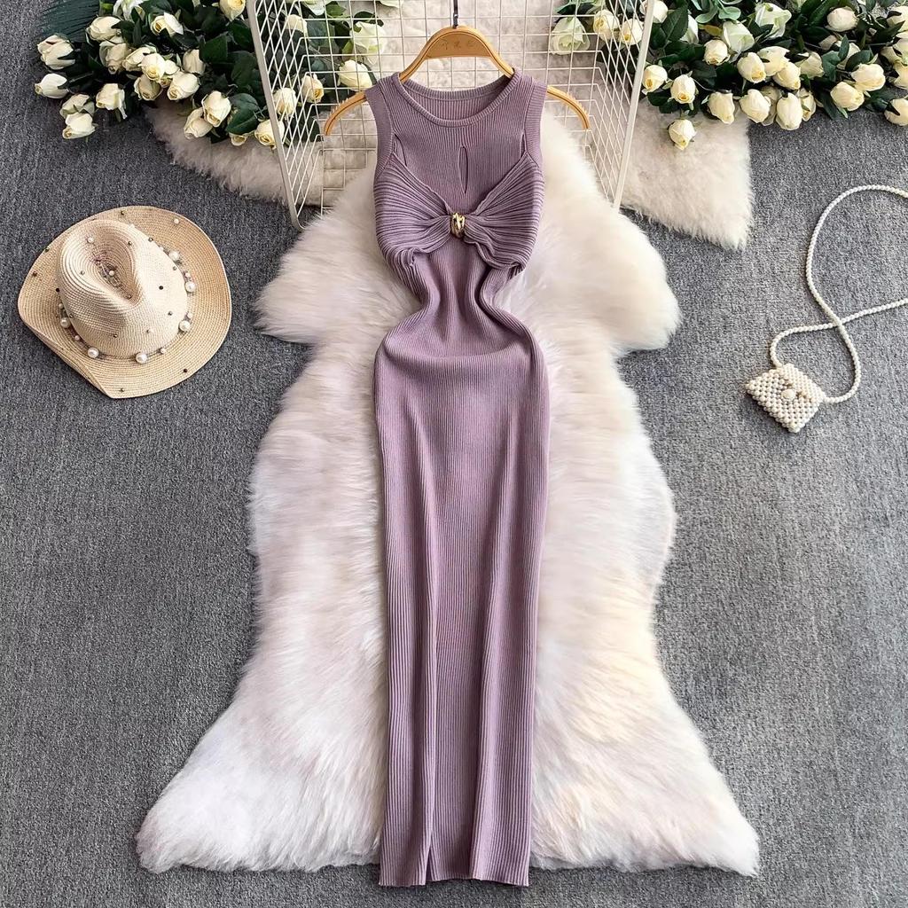 Celebrity Goddess Sexy Knit Dress with Metal Buckle Waist, Round Neck, and Hip-Hugging Slim Fit