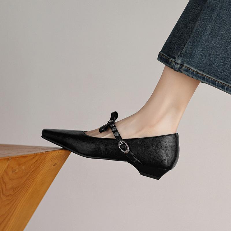 

New four-season wear one-pedal small leather shoes women s pointed casual solid color large and small size women s shoes soft-soled wedge heel oversh 43 (customized non-return and exchange) чёрный