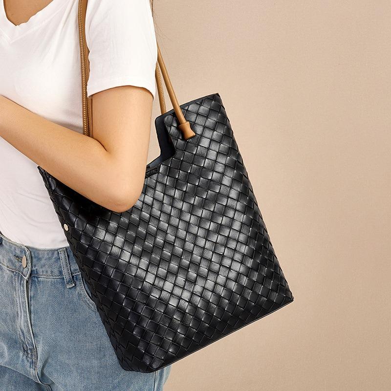 Tote Bag High-end Sense Large-capacity Women's Leather New Versatile Commuter Shoulder Bag Niche Fashion Woven Bag