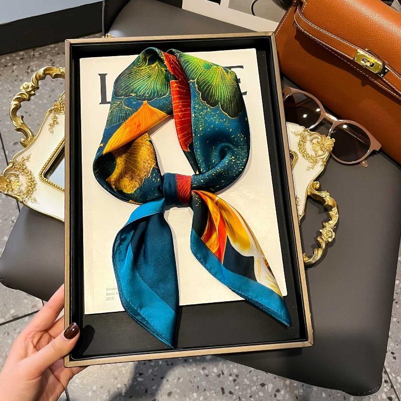 Zhang Ruonan silk scarf women's spring and summer new fashion retro accessories scarf neck high-end small square scarf