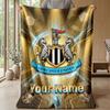 Coperta in Flanella Personalizzata con Nome Testo Newcastle United FC Logo Calcio Coperta in Pile Personalizzata Regalo Speciale per Divano Camera da Letto Casa